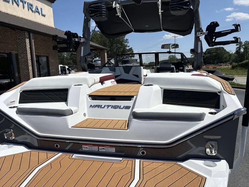 Slide: The Image of Nautique Super Air Nautique S23 2026 - 5