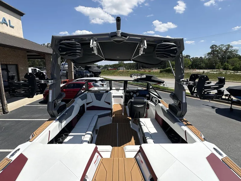 Slide: The Image of Nautique Super Air Nautique S23 2026 - 7