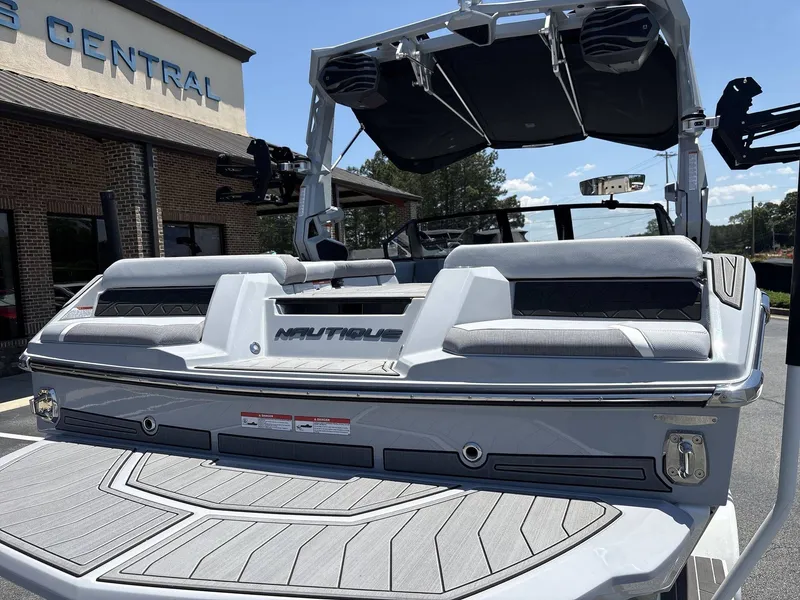 Slide: The Image of Nautique Super Air Nautique GS20 2026 - 16