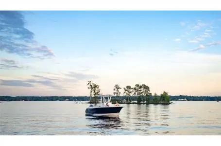 Slide: The Image of Sea Hunt Ultra 229 2021 - 25
