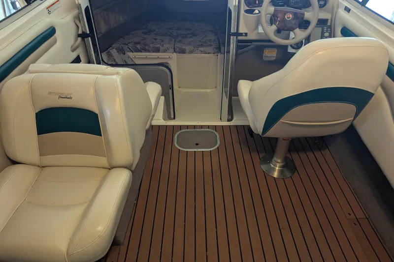 Slide: The Image of Interior of a 1997 Stingray 200 CS boat with white and teal seating. - 13