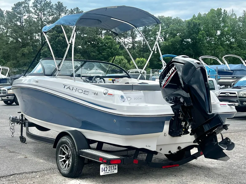 Slide: The Image of Tahoe 200 S Bowrider 2022 - 3