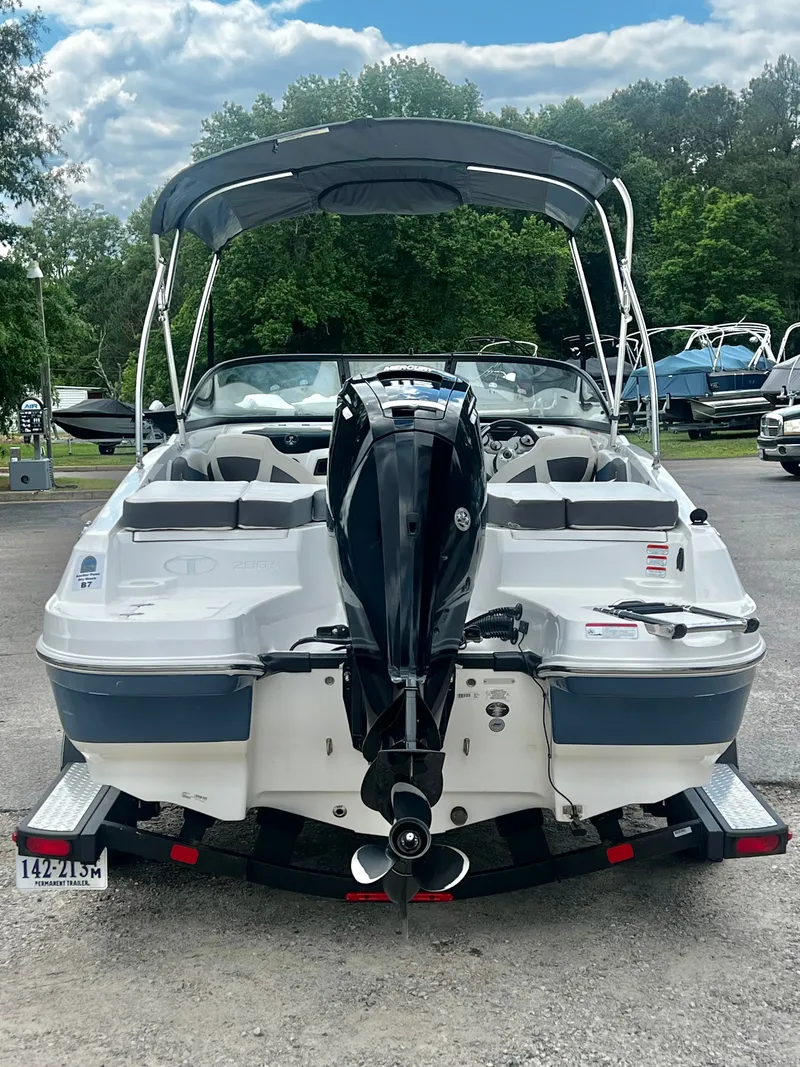 Slide: The Image of Tahoe 200 S Bowrider 2022 - 4