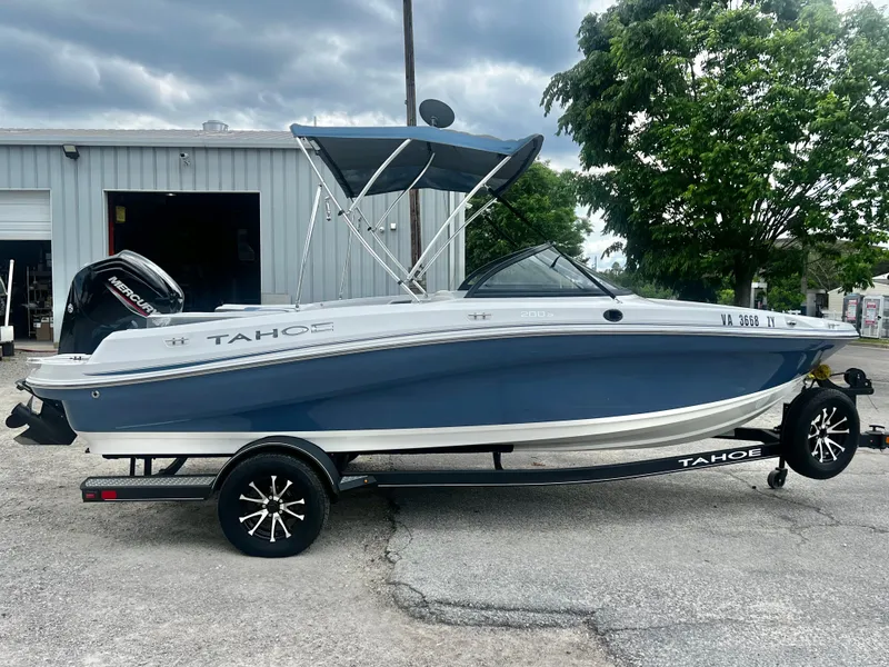 Slide: The Image of Tahoe 200 S Bowrider 2022 - 6