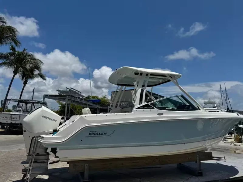 The Image of Boston Whaler 240 Vantage 2023 - 1