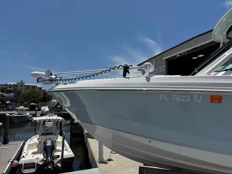 Slide: The Image of Boston Whaler 240 Vantage 2023 - 4