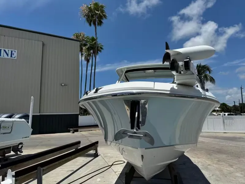 Slide: The Image of Boston Whaler 240 Vantage 2023 - 5