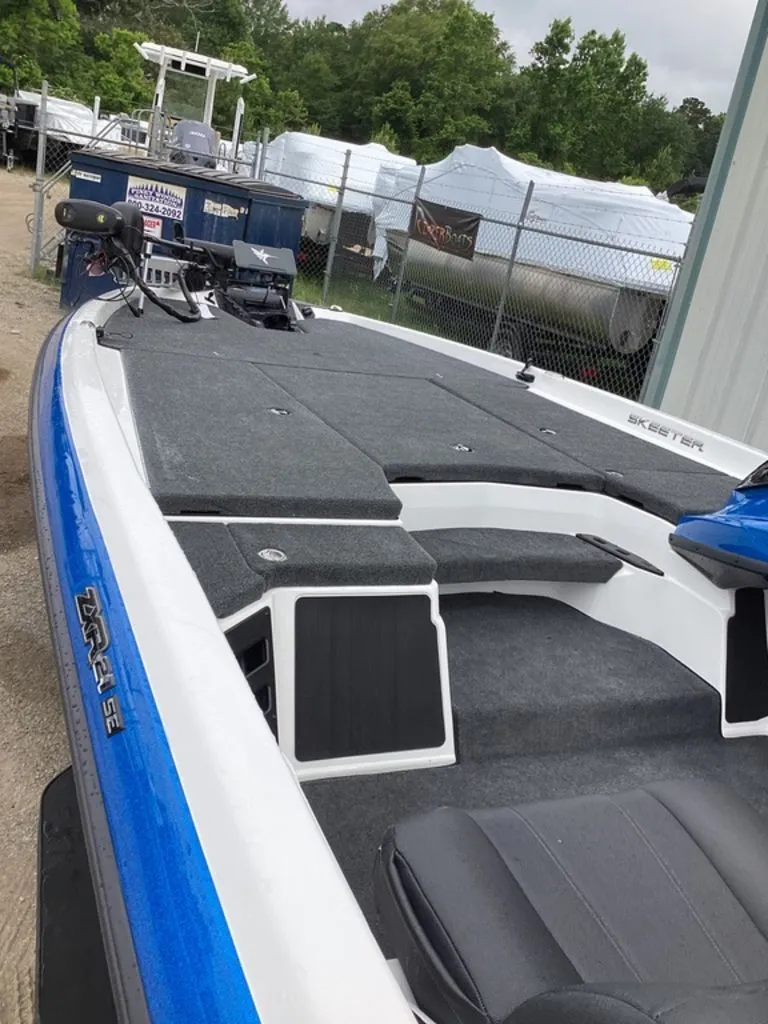 Slide: The Image of Skeeter ZXR21 SE 2026 - 13