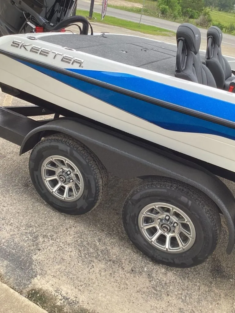 Slide: The Image of Skeeter ZXR21 SE 2026 - 28