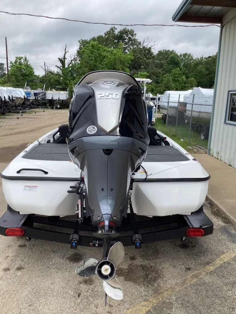 Slide: The Image of Skeeter ZXR21 SE 2026 - 3