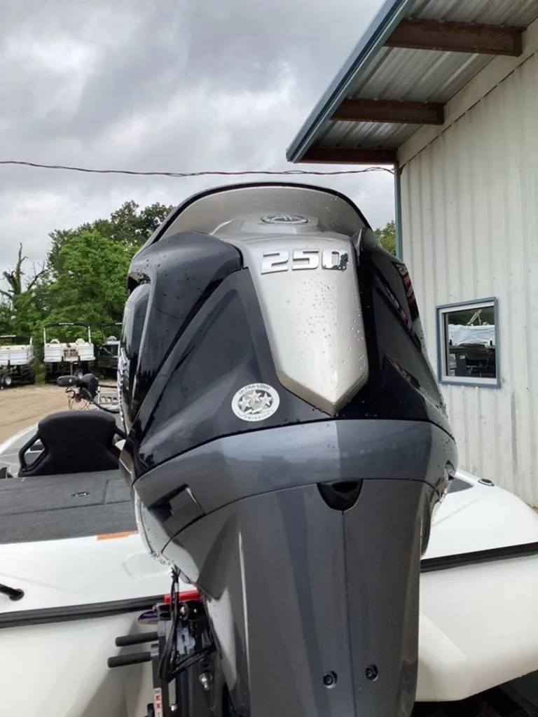 Slide: The Image of Skeeter ZXR21 SE 2026 - 82