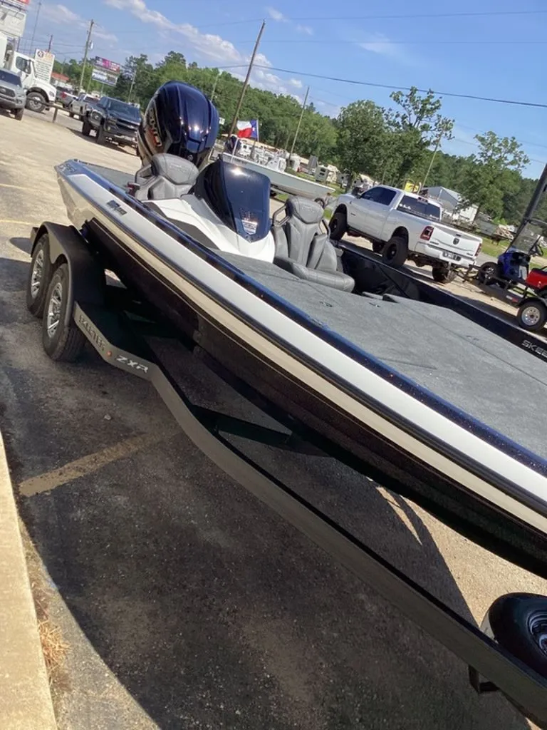 Slide: The Image of Skeeter ZXR21 SE 2026 - 18