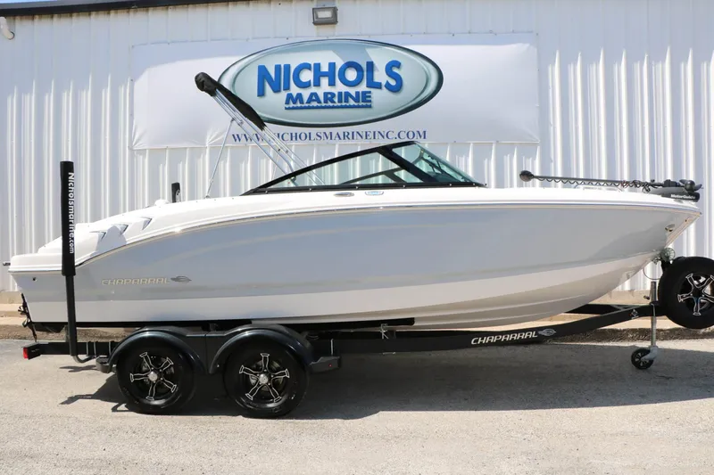 Slide: The Image of Chaparral 21 SSi Ski/Fish 2025 - 3