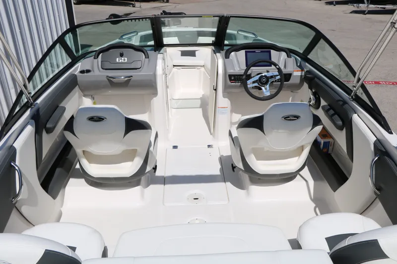 Slide: The Image of Chaparral 21 SSi Ski/Fish 2025 - 27