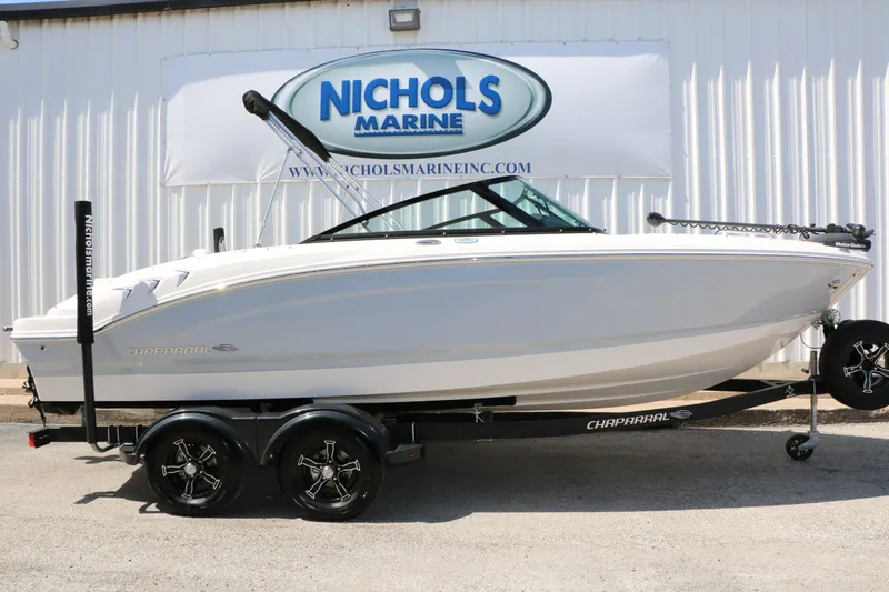 Slide: The Image of Chaparral 21 SSi Ski/Fish 2025 - 3