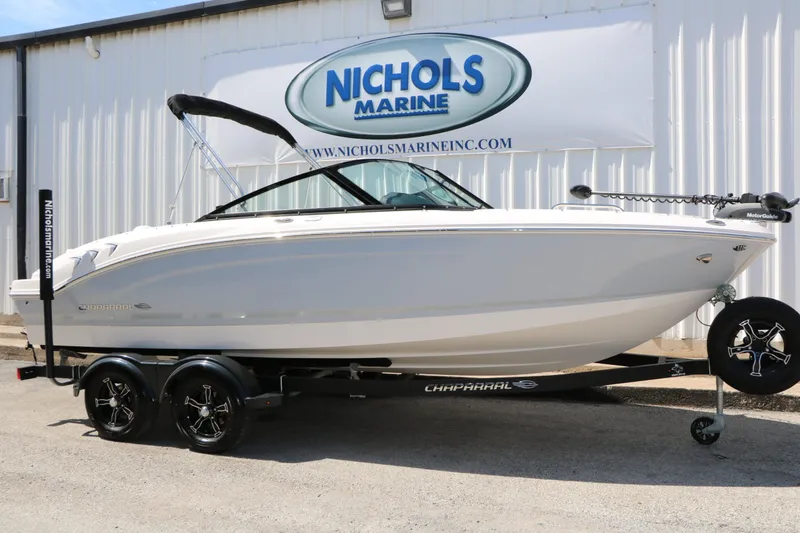 Slide: The Image of Chaparral 21 SSi Ski/Fish 2025 - 4