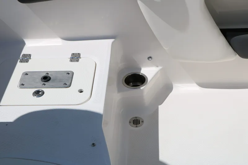 Slide: The Image of Chaparral 21 SSi Ski/Fish 2025 - 45