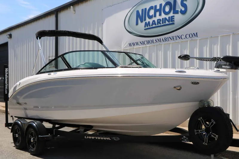 Slide: The Image of Chaparral 21 SSi Ski/Fish 2025 - 6
