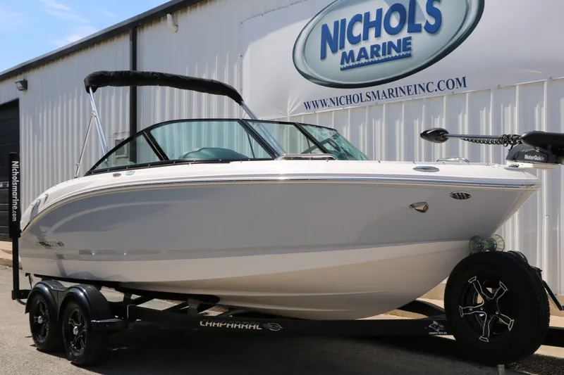 Slide: The Image of Chaparral 21 SSi Ski/Fish 2025 - 6