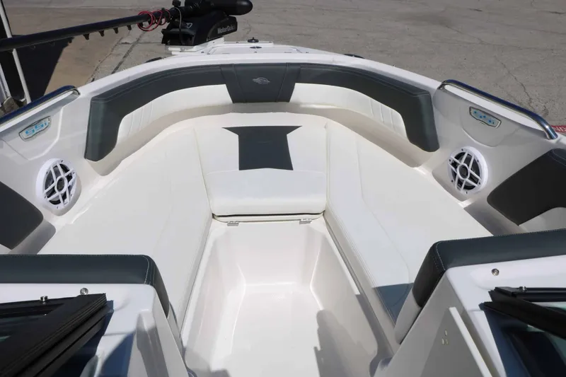 Slide: The Image of Chaparral 21 SSi Ski/Fish 2025 - 28