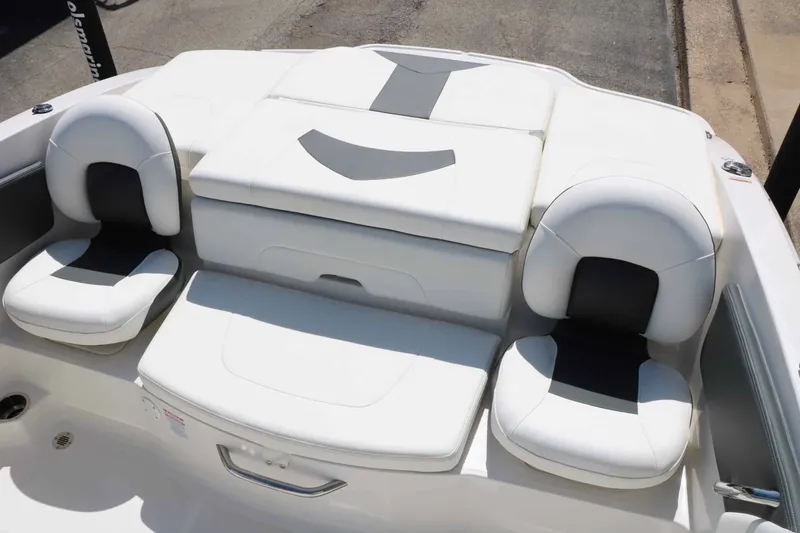 Slide: The Image of Chaparral 21 SSi Ski/Fish 2025 - 37