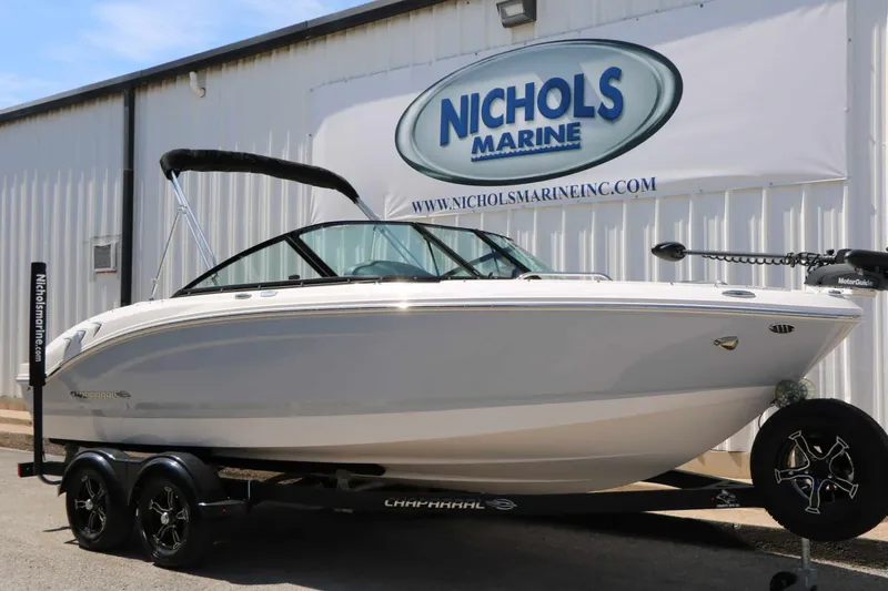 Slide: The Image of Chaparral 21 SSi Ski/Fish 2025 - 5