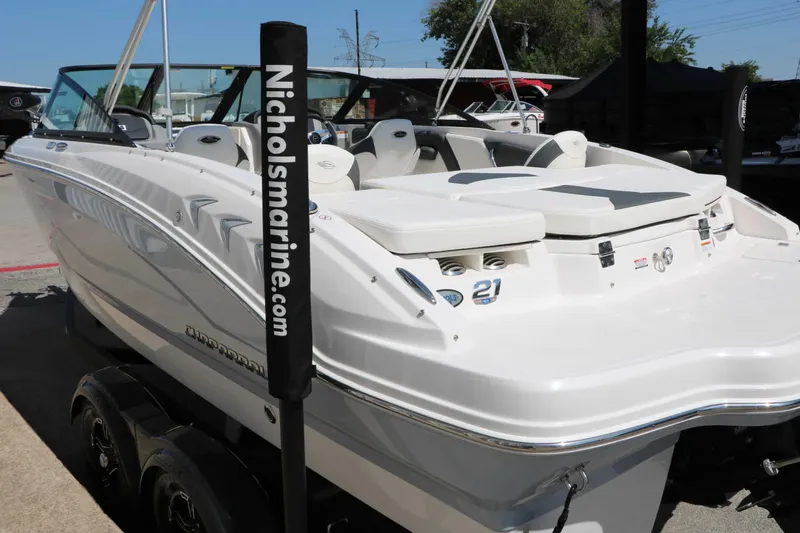 Slide: The Image of Chaparral 21 SSi Ski/Fish 2025 - 26