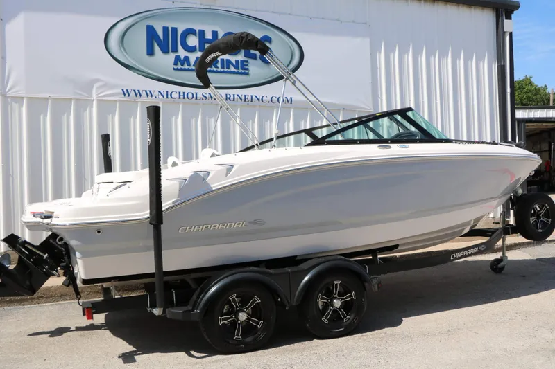 Slide: The Image of Chaparral 21 SSi Ski/Fish 2025 - 9