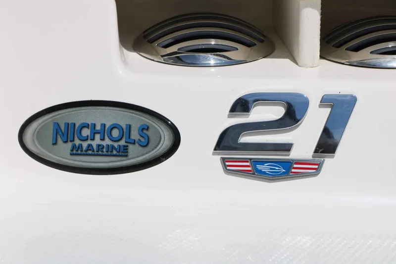 Slide: The Image of Chaparral 21 SSi Ski/Fish 2025 - 14