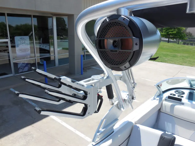 Slide: The Image of MasterCraft XT25 2019 - 14