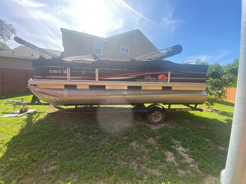 The Image of Sun Tracker Fishin Barge 2013 - 0