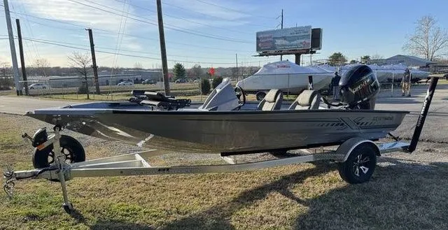 The Image of Xpress Hyper-Lift Crappie H18C 2026 - 1