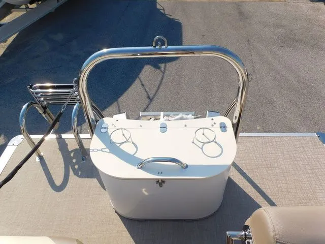 Slide: The Image of Avalon LSZ Quad Lounger Shift 25 FT 2026 - 12