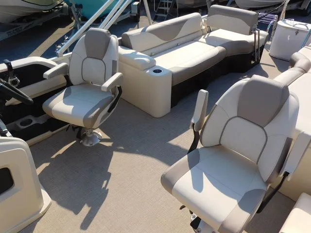 Slide: The Image of Avalon LSZ Quad Lounger Shift 25 FT 2026 - 14
