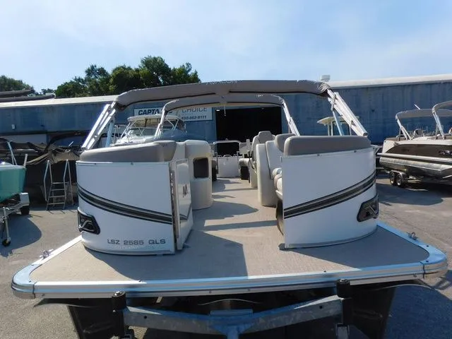 Slide: The Image of Avalon LSZ Quad Lounger Shift 25 FT 2026 - 2