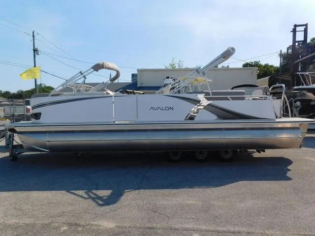 Slide: The Image of Avalon LSZ Quad Lounger Shift 25 FT 2026 - 3
