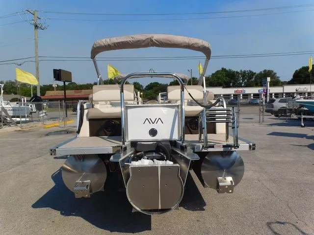 Slide: The Image of Avalon LSZ Quad Lounger Shift 25 FT 2026 - 4