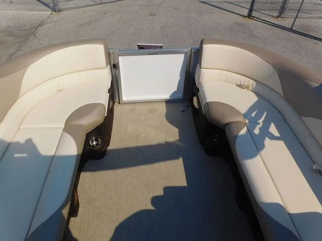 Slide: The Image of Avalon LSZ Quad Lounger Shift 25 FT 2026 - 6