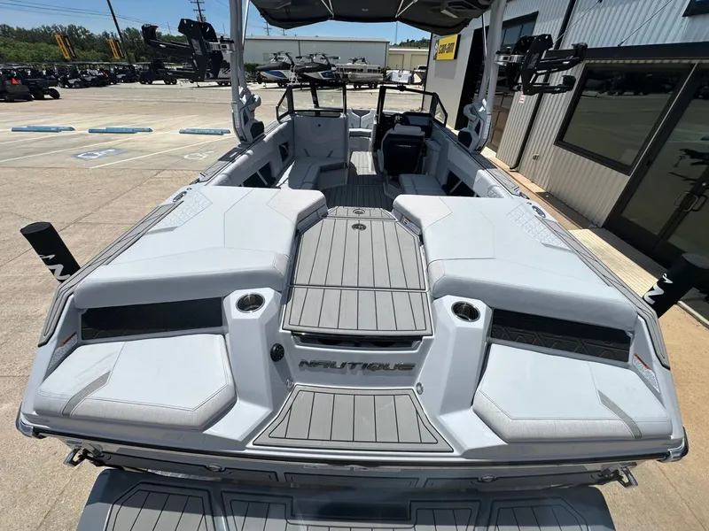 Slide: The Image of Nautique Super Air Nautique GS22 2026 - 11