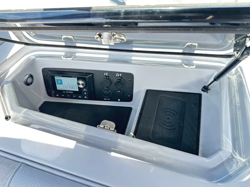 Slide: The Image of Nautique Super Air Nautique GS22 2026 - 19
