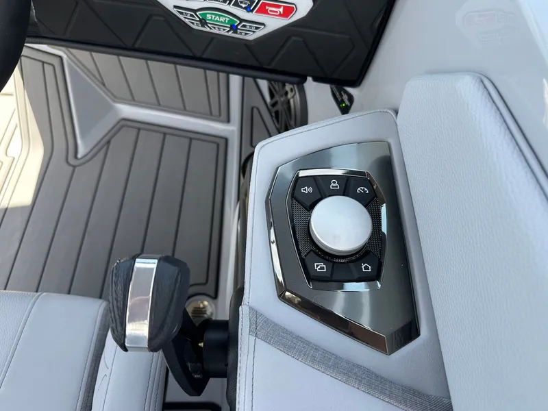 Slide: The Image of Nautique Super Air Nautique GS22 2026 - 25