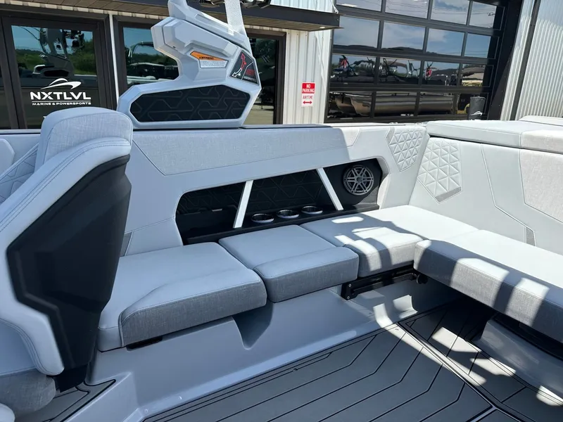 Slide: The Image of Nautique Super Air Nautique GS22 2026 - 32