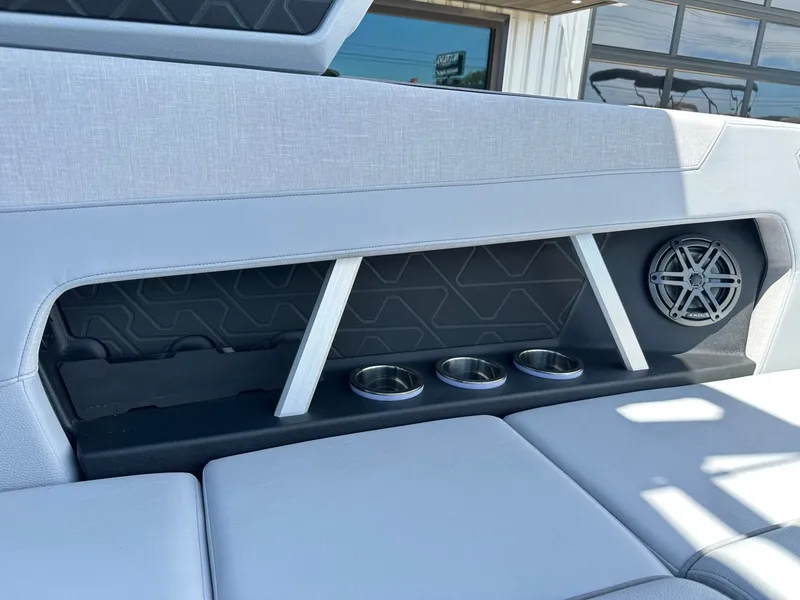 Slide: The Image of Nautique Super Air Nautique GS22 2026 - 33