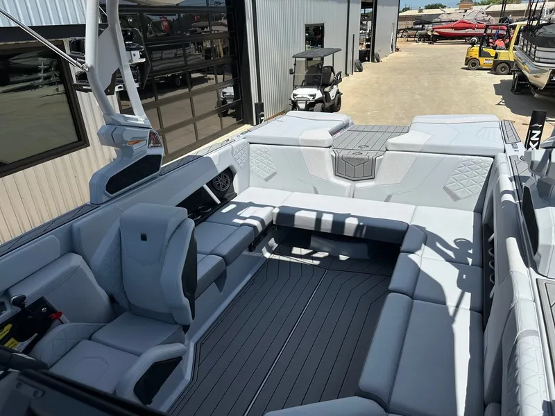 Slide: The Image of Nautique Super Air Nautique GS22 2026 - 36