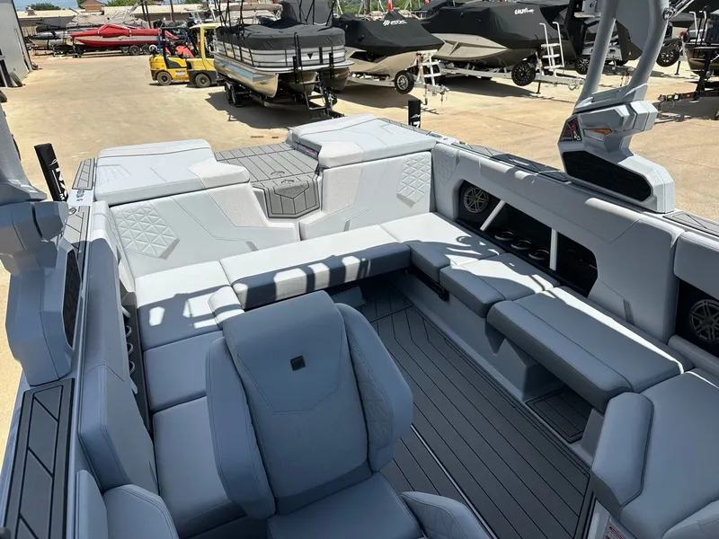 Slide: The Image of Nautique Super Air Nautique GS22 2026 - 37