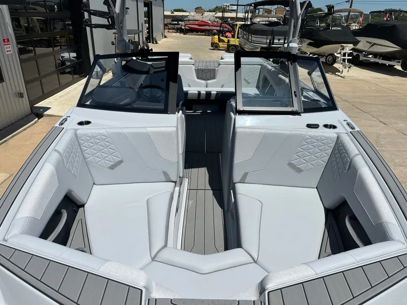 Slide: The Image of Nautique Super Air Nautique GS22 2026 - 39
