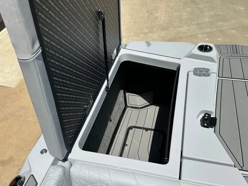 Slide: The Image of Nautique Super Air Nautique GS22 2026 - 43