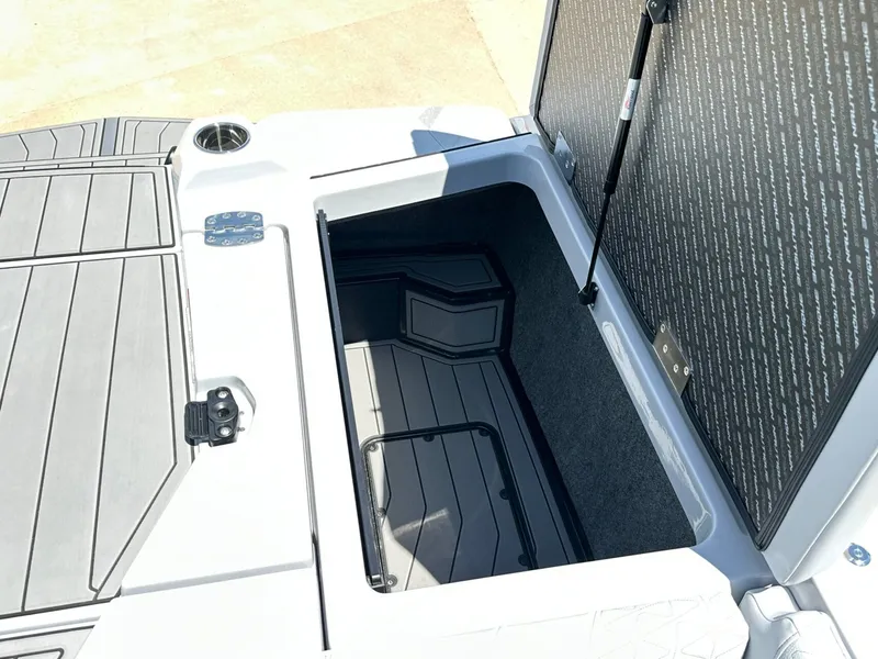 Slide: The Image of Nautique Super Air Nautique GS22 2026 - 44