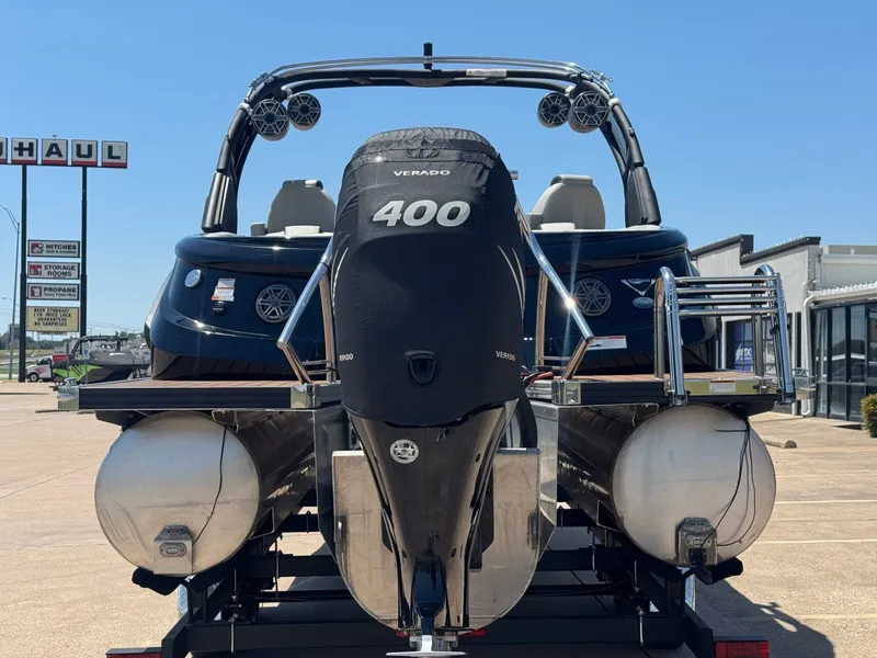 Slide: The Image of 2024 Manitou 25 LX RFX SHP boat with Verado 400 engine. - 4