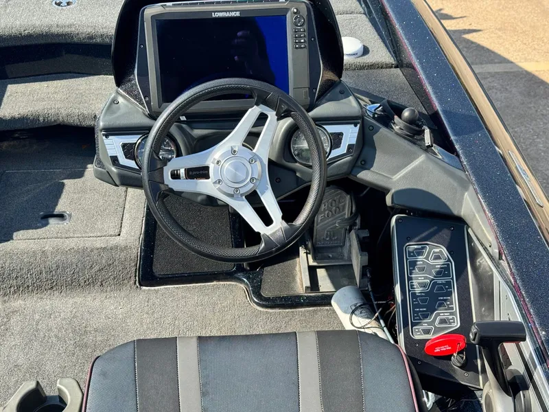 Slide: The Image of Interior of a 2018 Skeeter FX21 boat with steering and electronics. - 8
